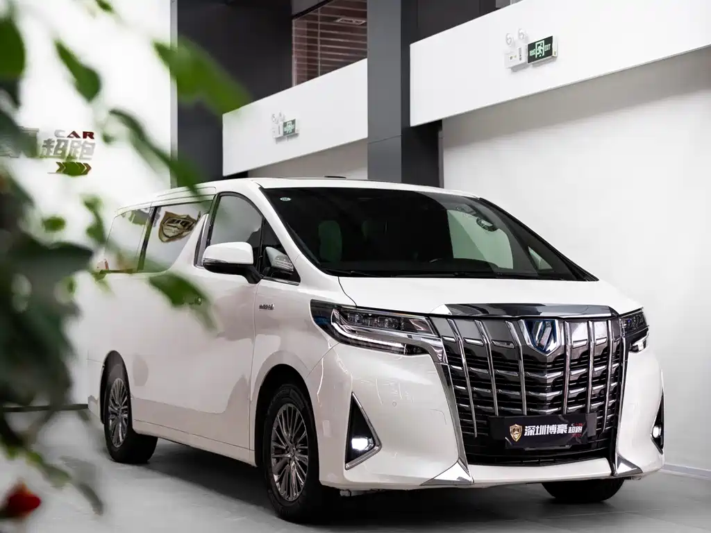 Toyota Alphard 2023 — фото 3