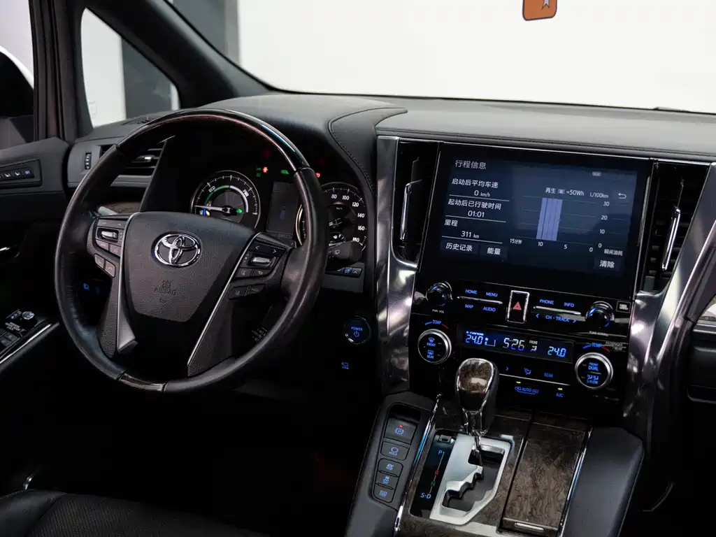 Toyota Alphard 2023 — фото 11