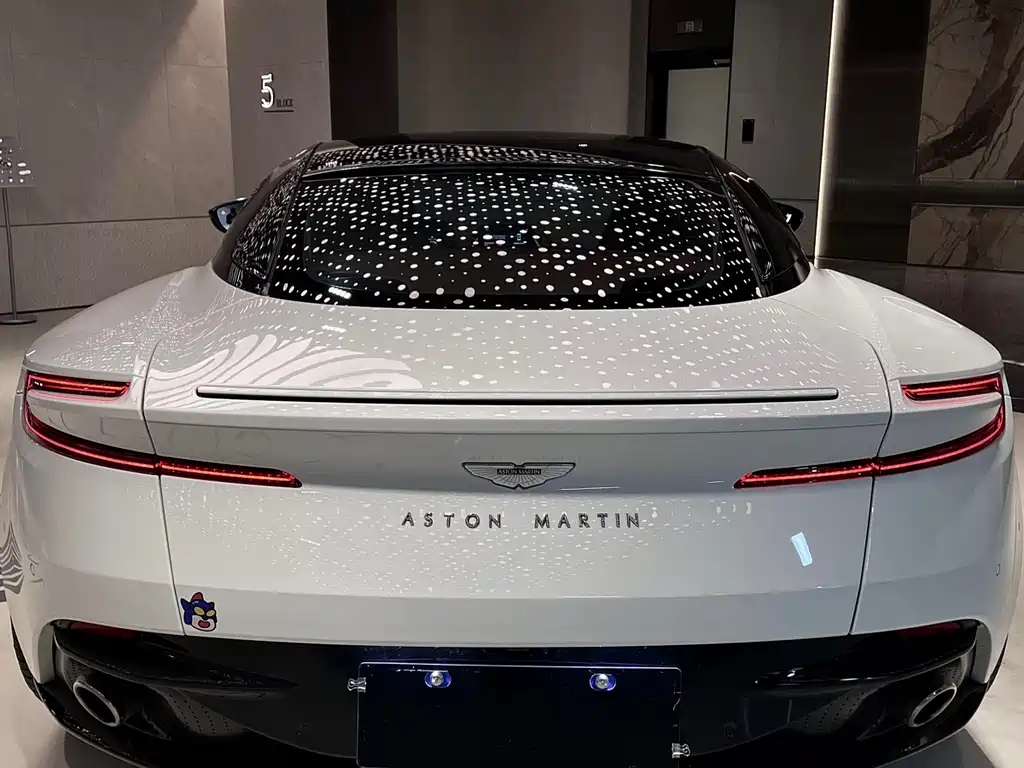 Aston Martin DB11 2023 — фото 5