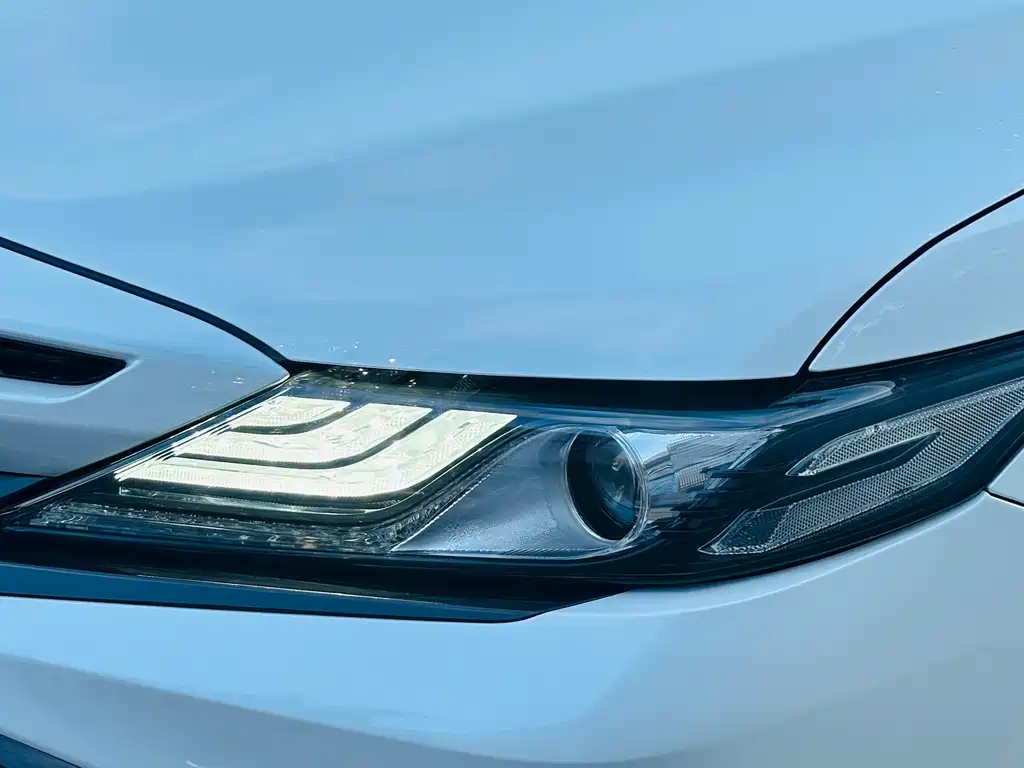 Toyota Camry 2023 — фото 8