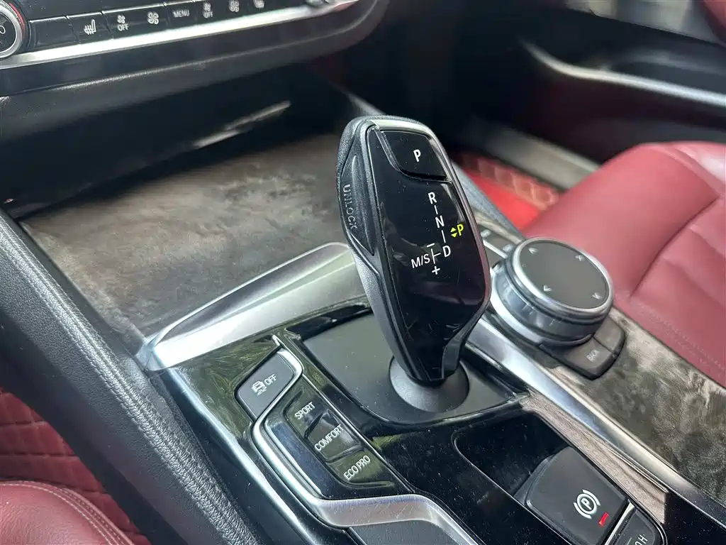 BMW 5 Series 2017 — фото 13