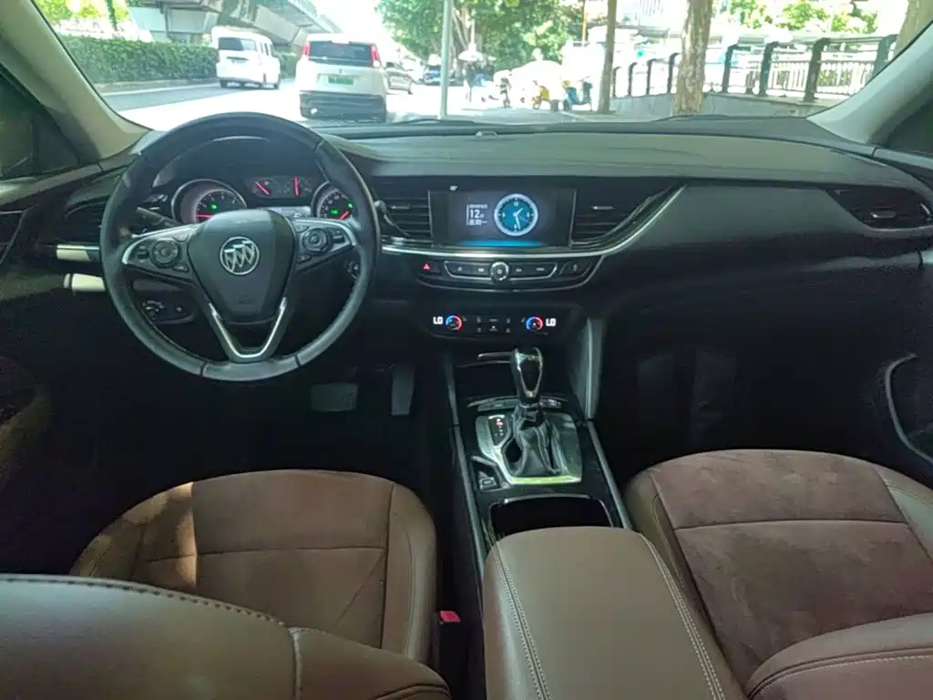 Buick Regal 2019 — фото 10