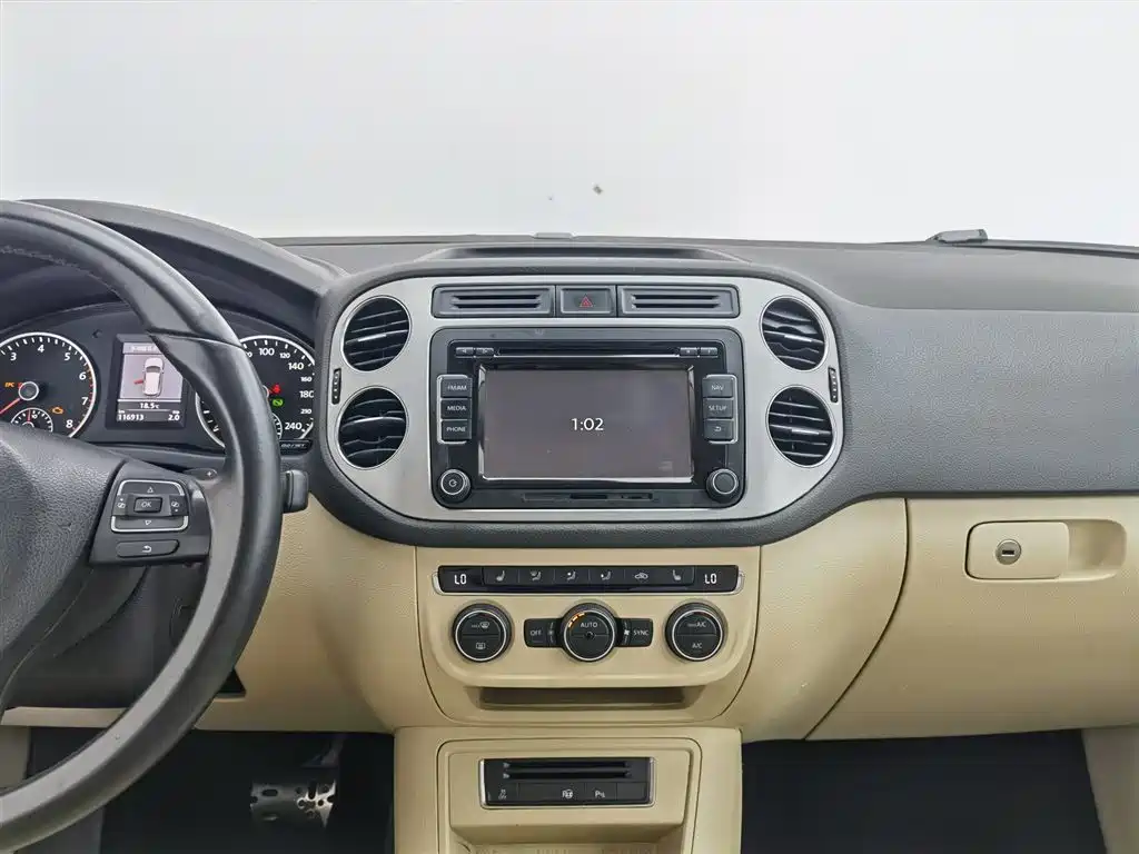 Volkswagen Tiguan 2015 — фото 12