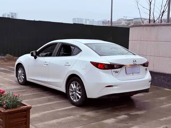 Mazda 3 Axela 2016