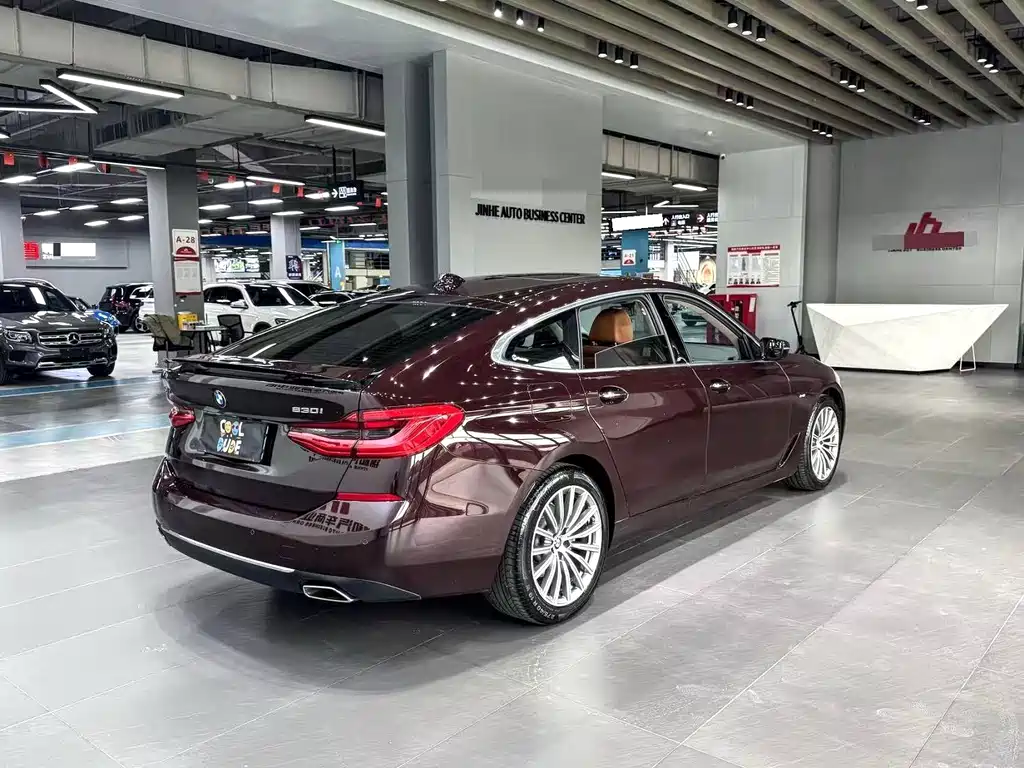 BMW 6 Series GT 2018 — фото 11
