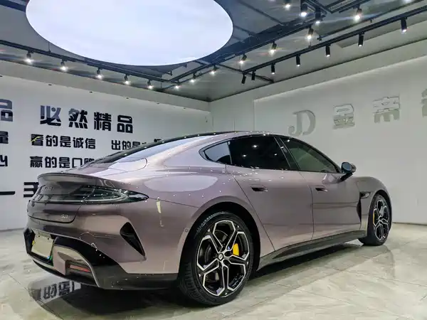 Xiaomi SU7 2025