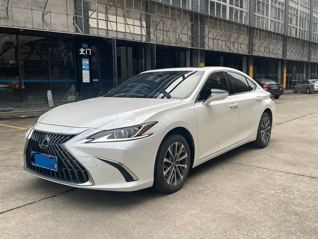 Lexus ES 2024 — фото 1