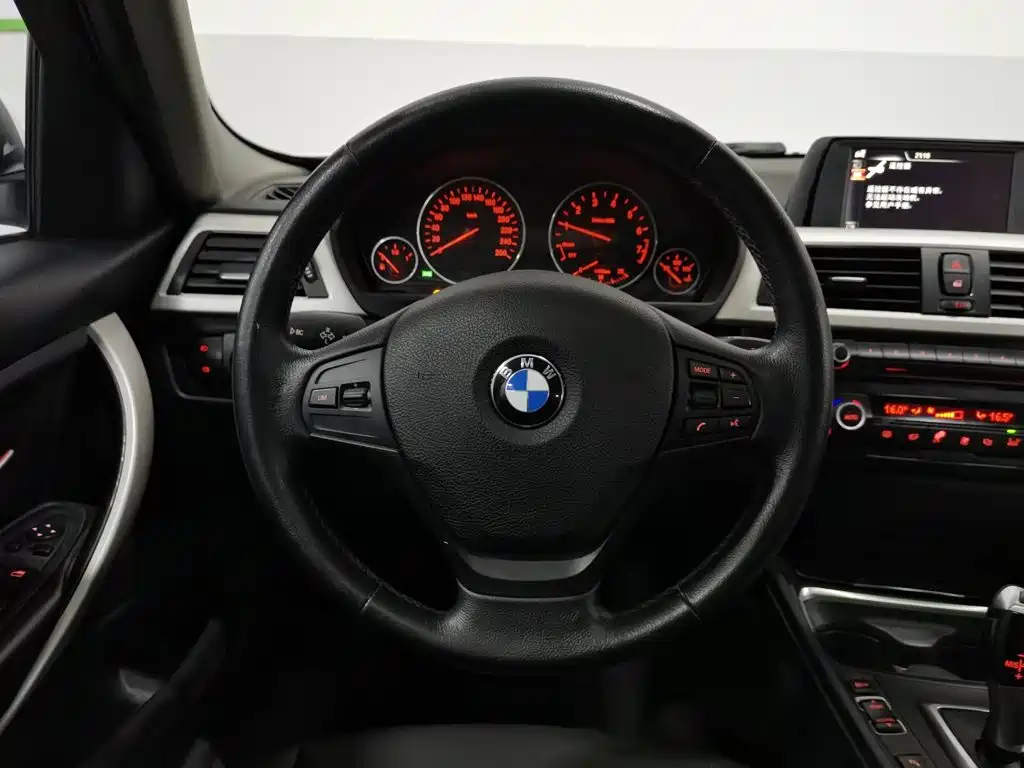 BMW 3 Series 2015 — фото 11
