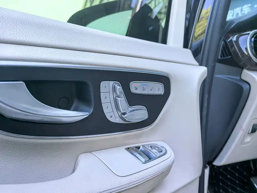 Mercedes-Benz V-Class 2019 — фото 12