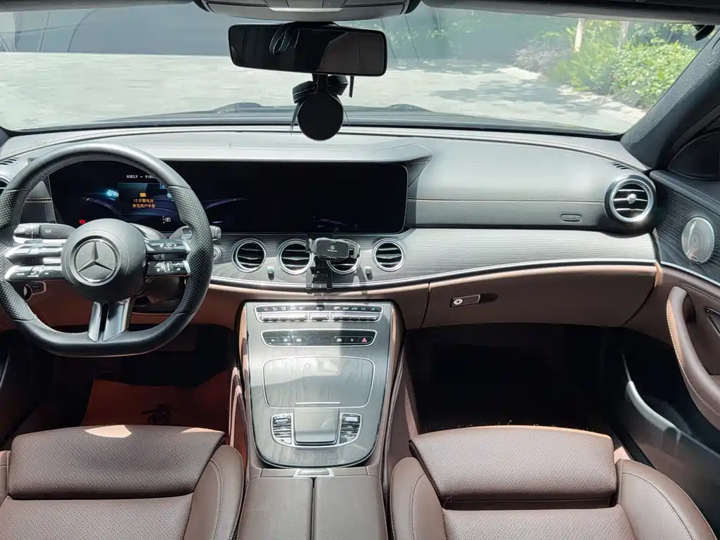 Mercedes-Benz E-Class 2022 — фото 8
