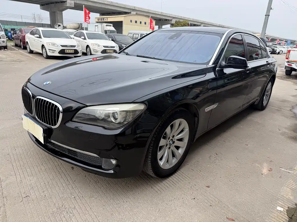BMW 7 Series 2009 — фото 1