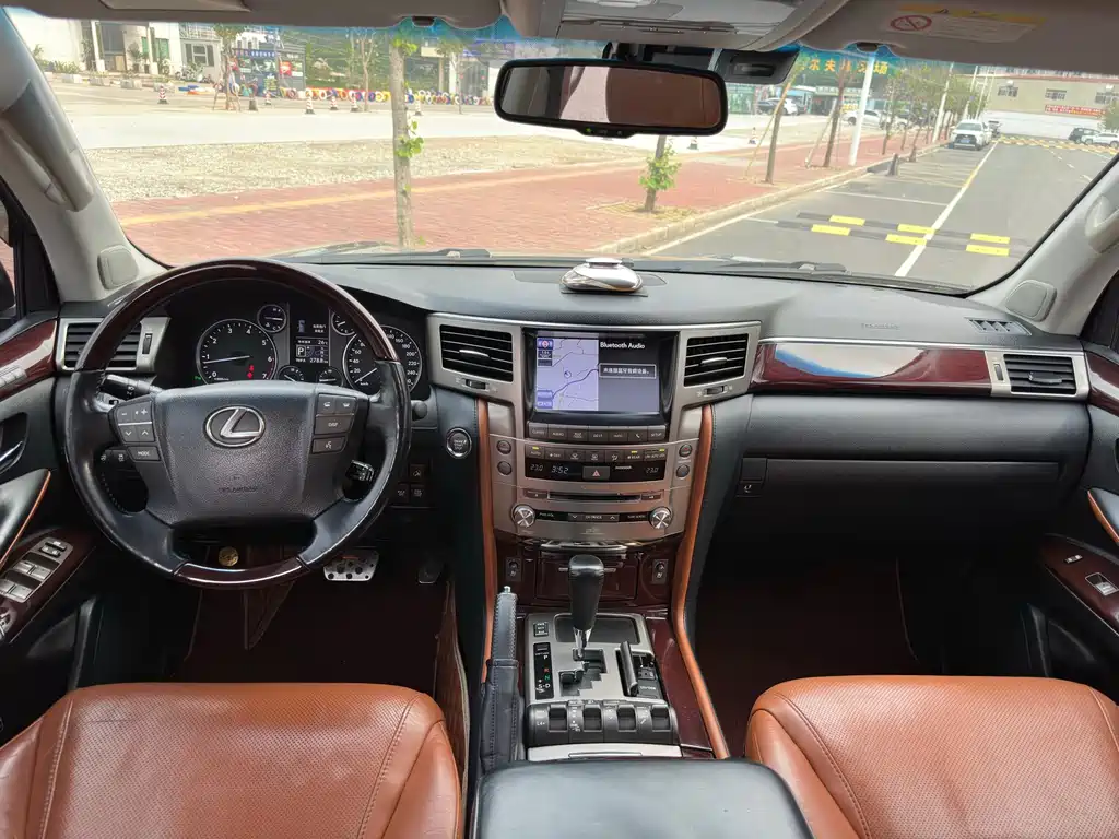 Lexus LX 2015 — фото 12