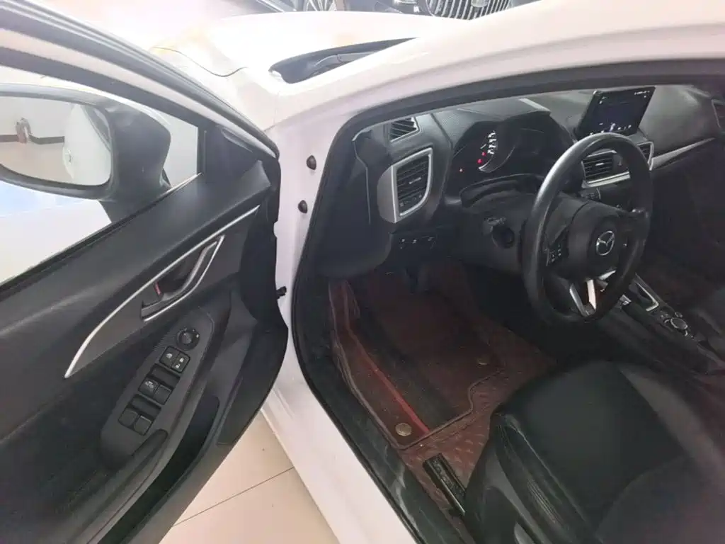 Mazda 3 Axela 2019 — фото 16
