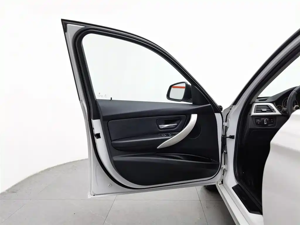 BMW 3 Series 2016 — фото 8