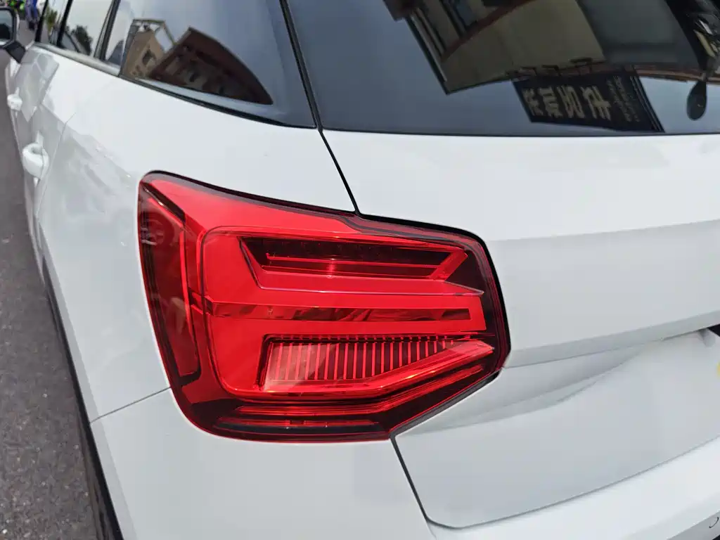 Audi Q2L 2019 — фото 10