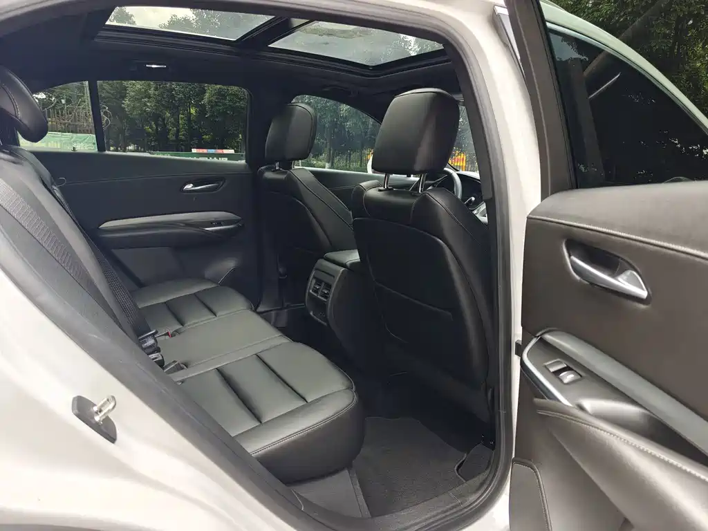 Cadillac XT4 2020 — фото 16