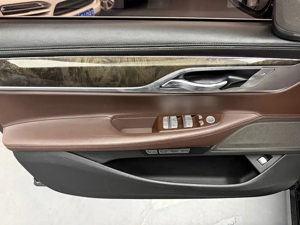 BMW 7 Series 2016 — фото 12