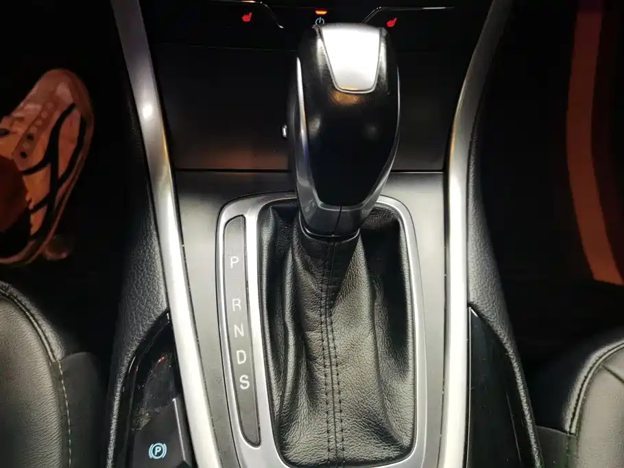 Ford Edge 2016 — фото 16