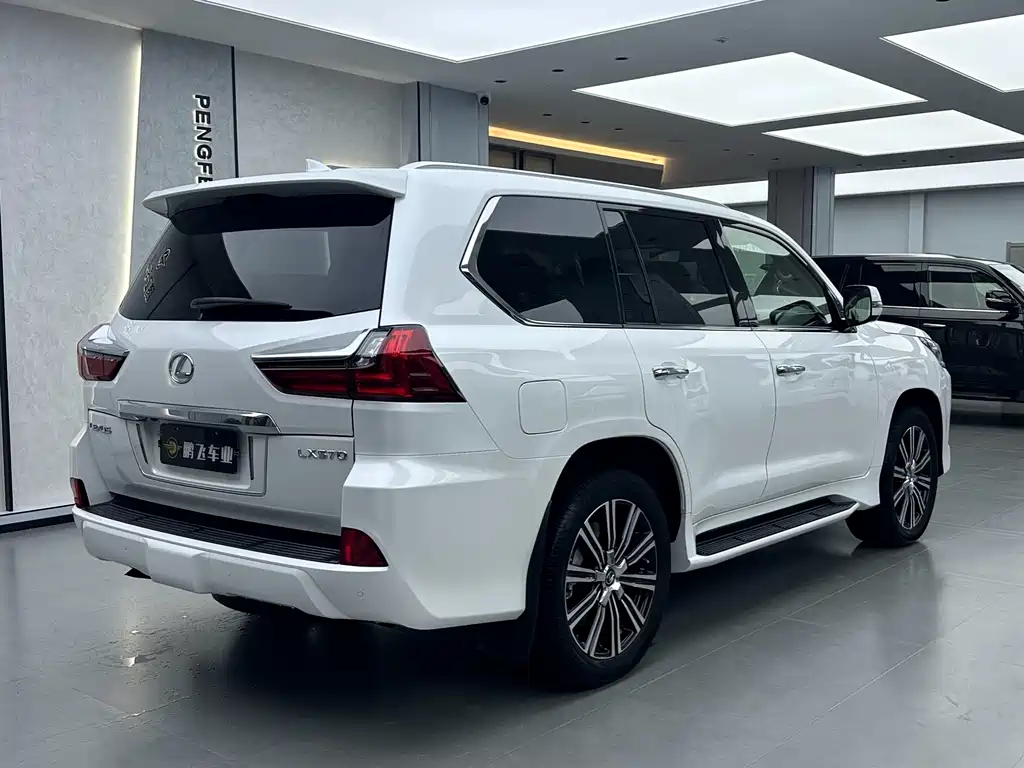 Lexus LX 2020 — фото 24