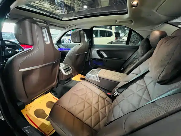 BMW 7 Series 2024