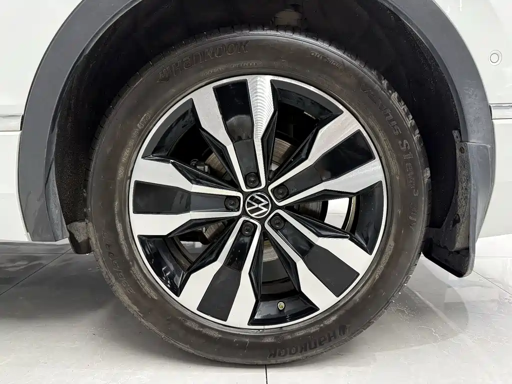 Volkswagen Tiguan L 2023 — фото 15