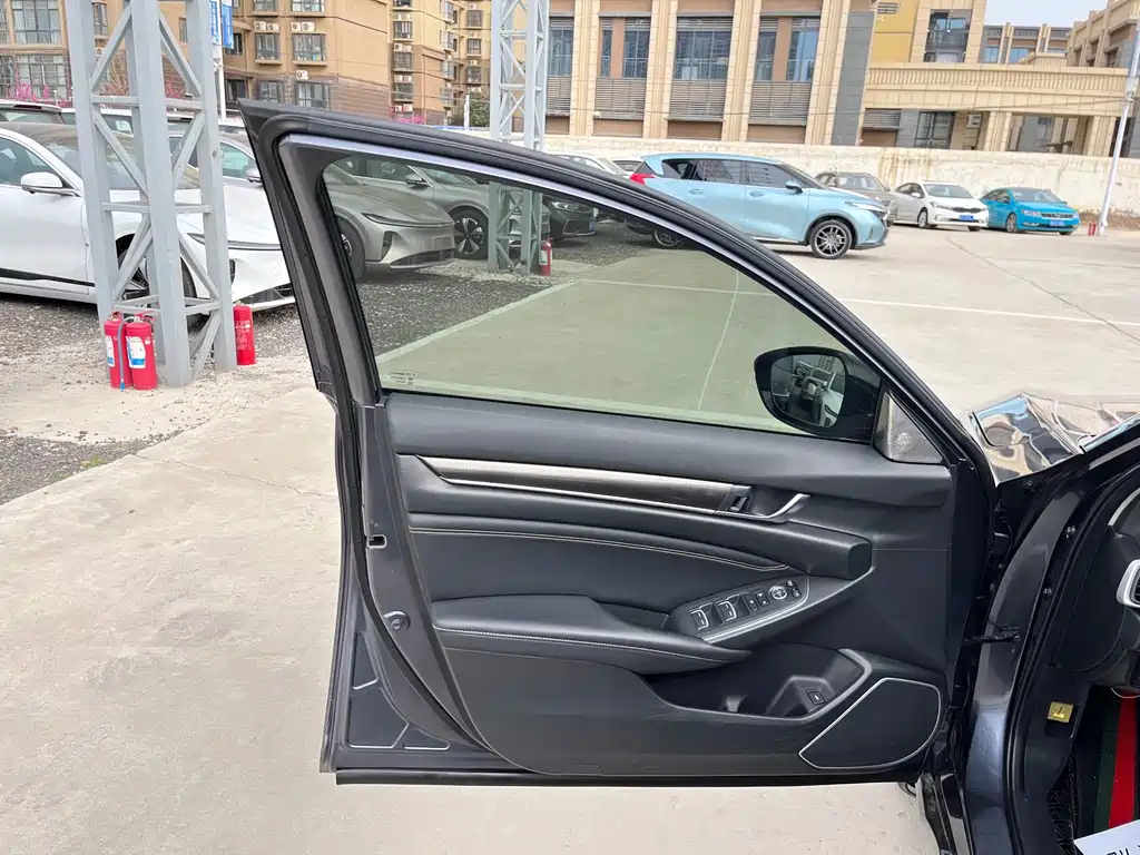 Honda Accord 2022 — фото 15