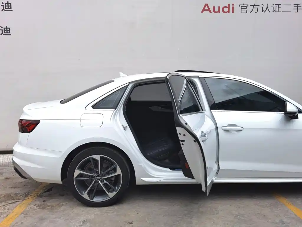 Audi A4L 2023 — фото 24