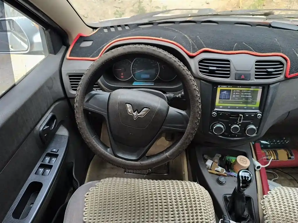 Wuling Hongguang 2014