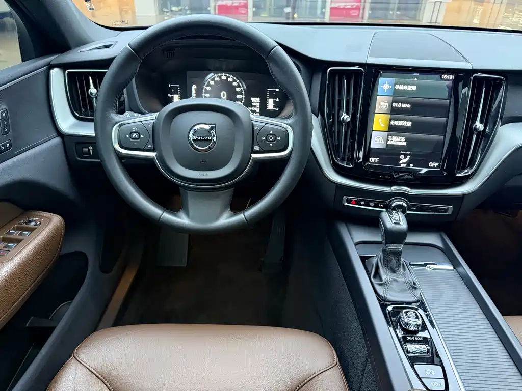 Volvo XC60 2021 — фото 6
