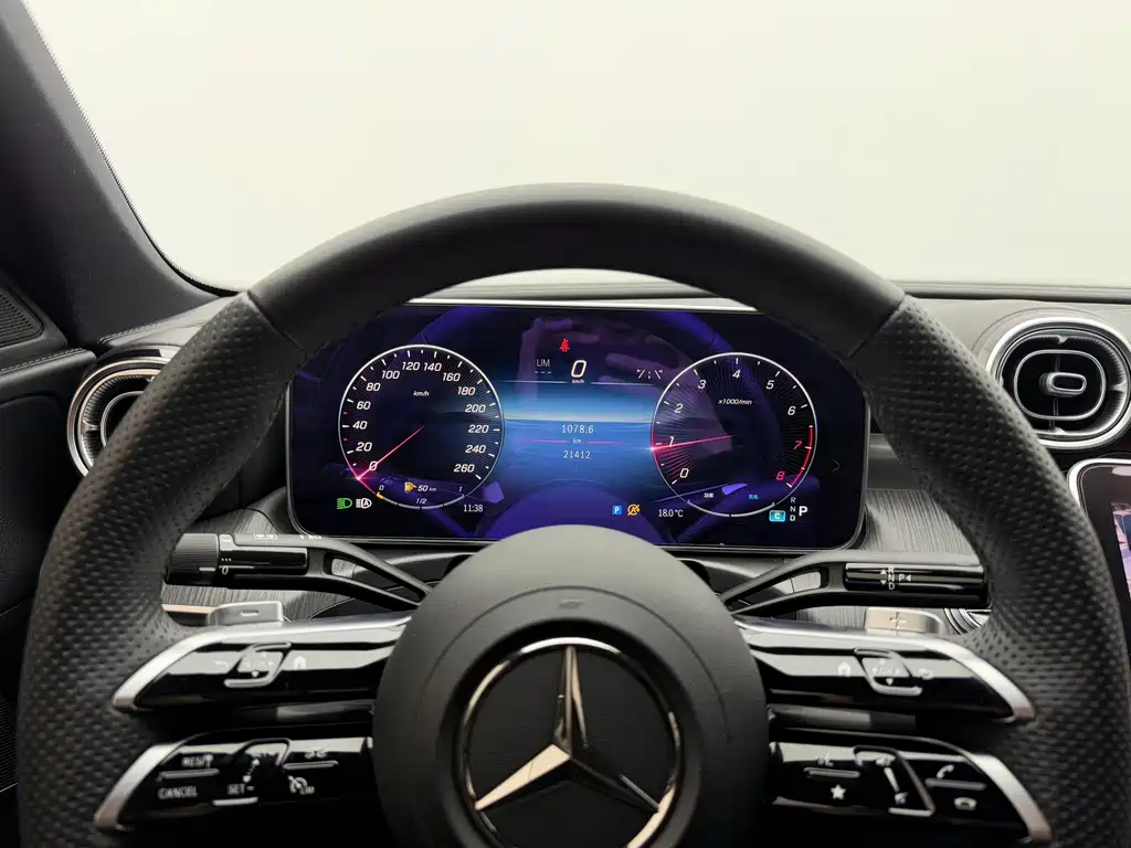 Mercedes-Benz C-Class 2024 — фото 4