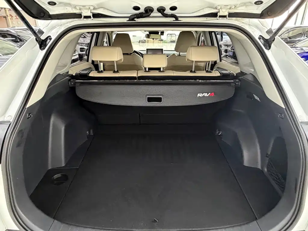 Toyota RAV4 2022 — фото 15