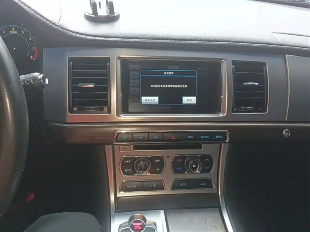 Jaguar XF 2014 — фото 13