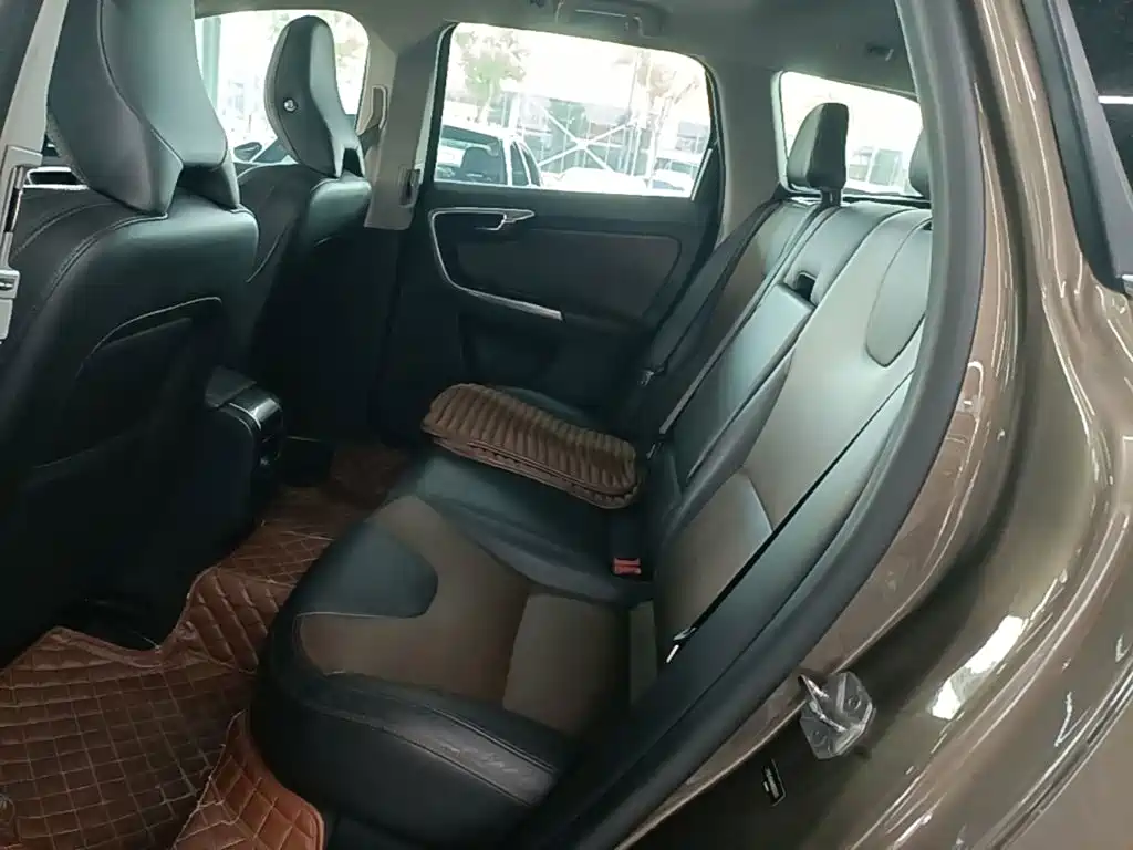 Volvo XC60 2016 — фото 17