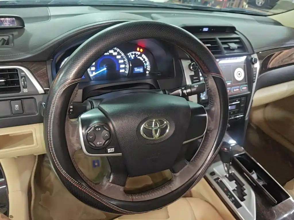 Toyota Camry 2015 — фото 10