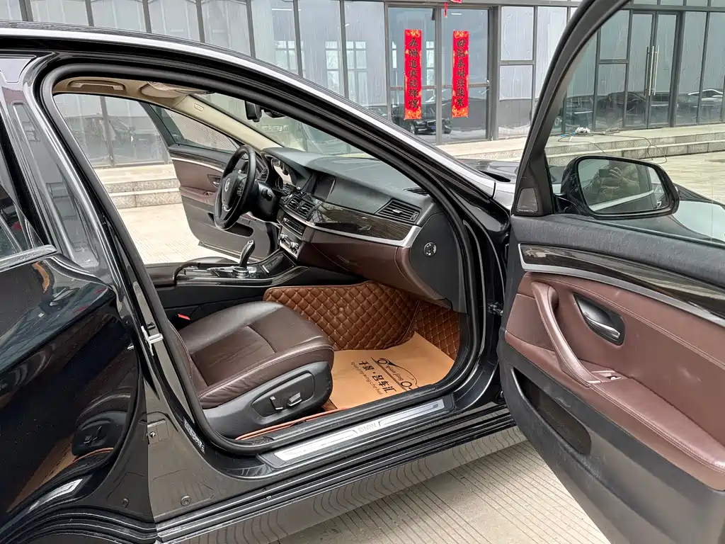 BMW 5 Series 2016 — фото 16