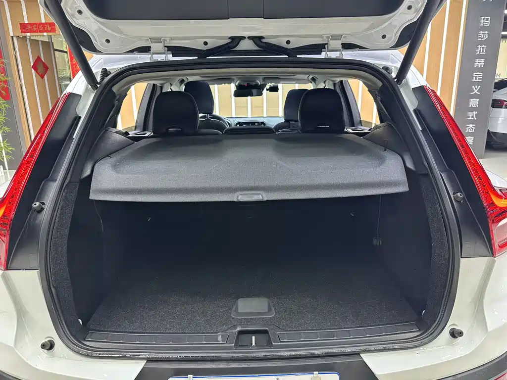 Volvo XC40 2020 — фото 11