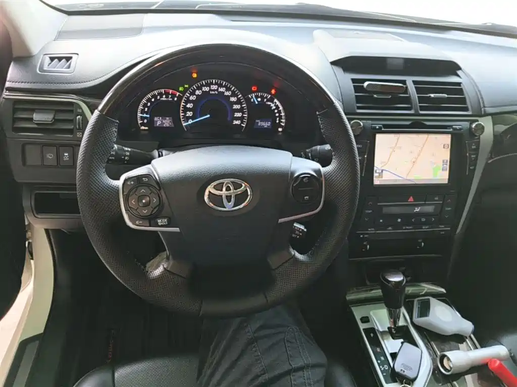 Toyota Camry 2016 — фото 10
