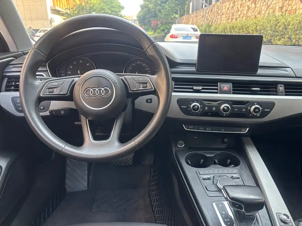 Audi A4L 2019 — фото 13
