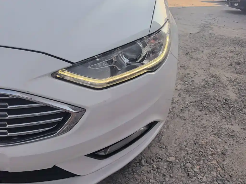 Ford Mondeo 2018 — фото 24