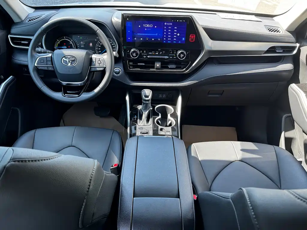 Toyota Highlander 2024 — фото 14