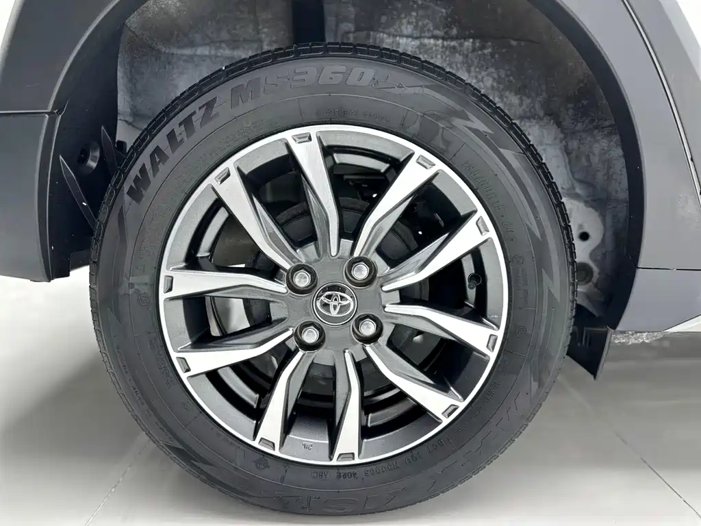 Toyota Yaris L 2023 — фото 15