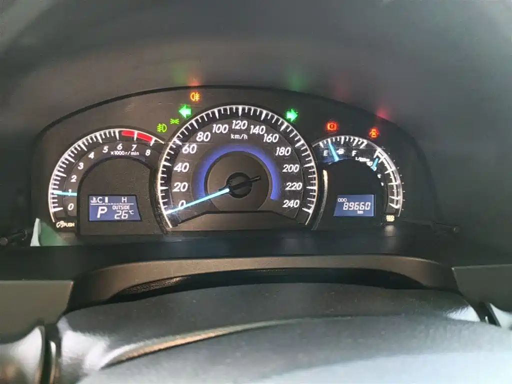 Toyota Camry 2016 — фото 12
