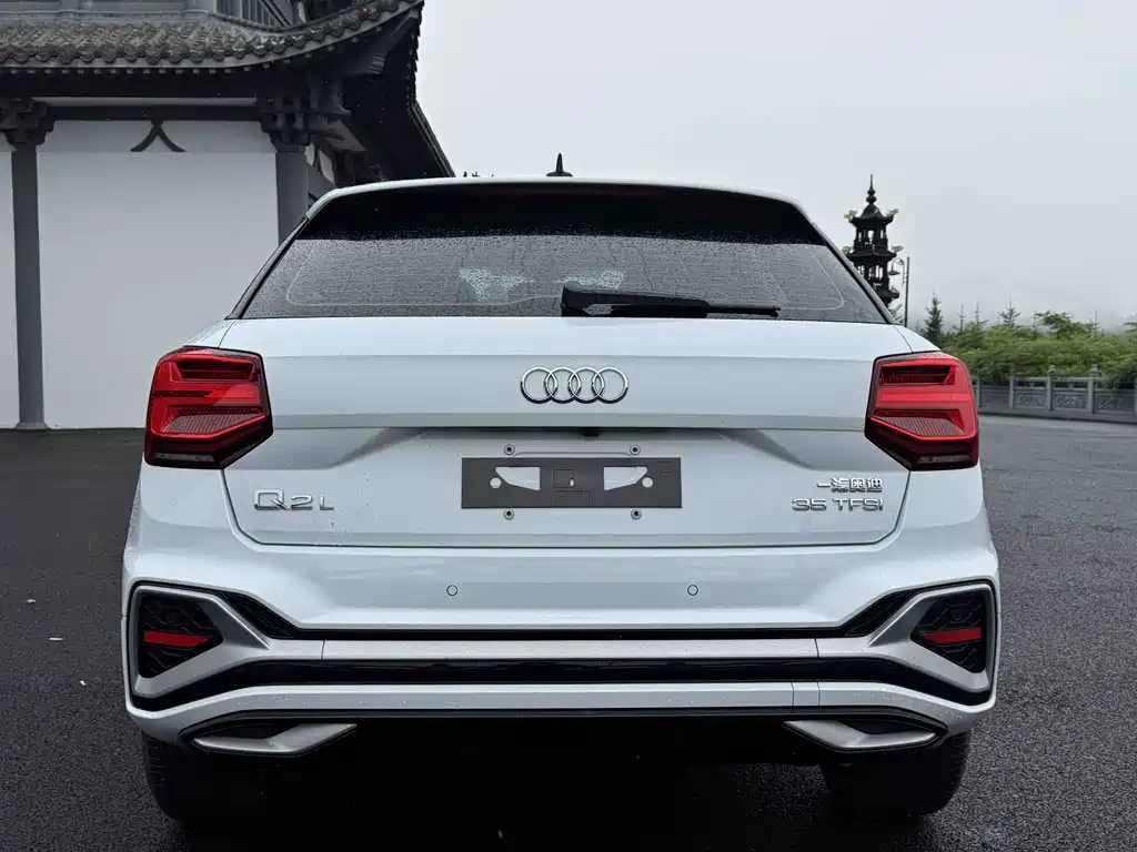Audi Q2L 2023