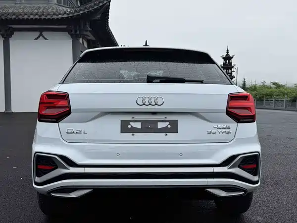 Audi Q2L 2023
