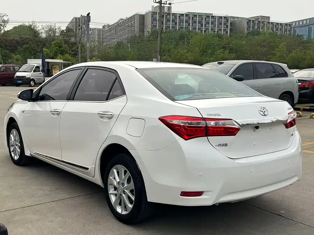 Toyota Corolla 2016 — фото 12