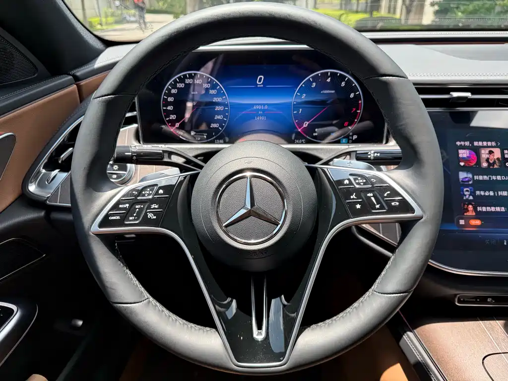 Mercedes-Benz E-Class 2025 — фото 11