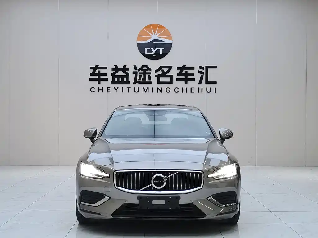 Volvo S60 2022 — фото 2