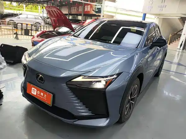 Lexus RZ 2023
