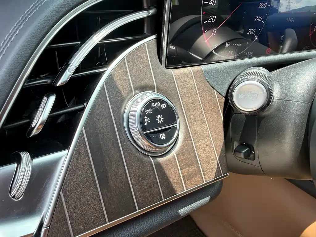 Mercedes-Benz E-Class 2025 — фото 17