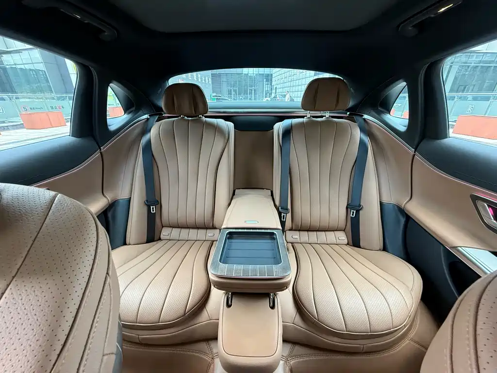 Mercedes-Benz E-Class 2025 — фото 25
